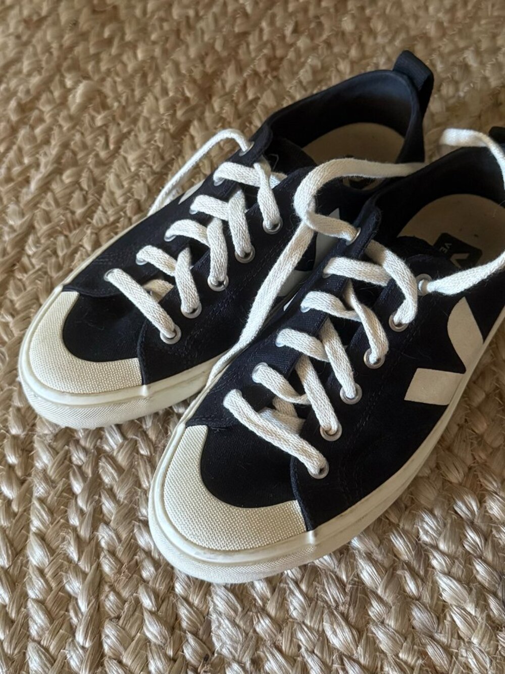 Veja Nova Canvas Sneakers Black Womens Size 6